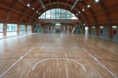 当篮球场馆地板装修完成了，那翻新你懂吗？
